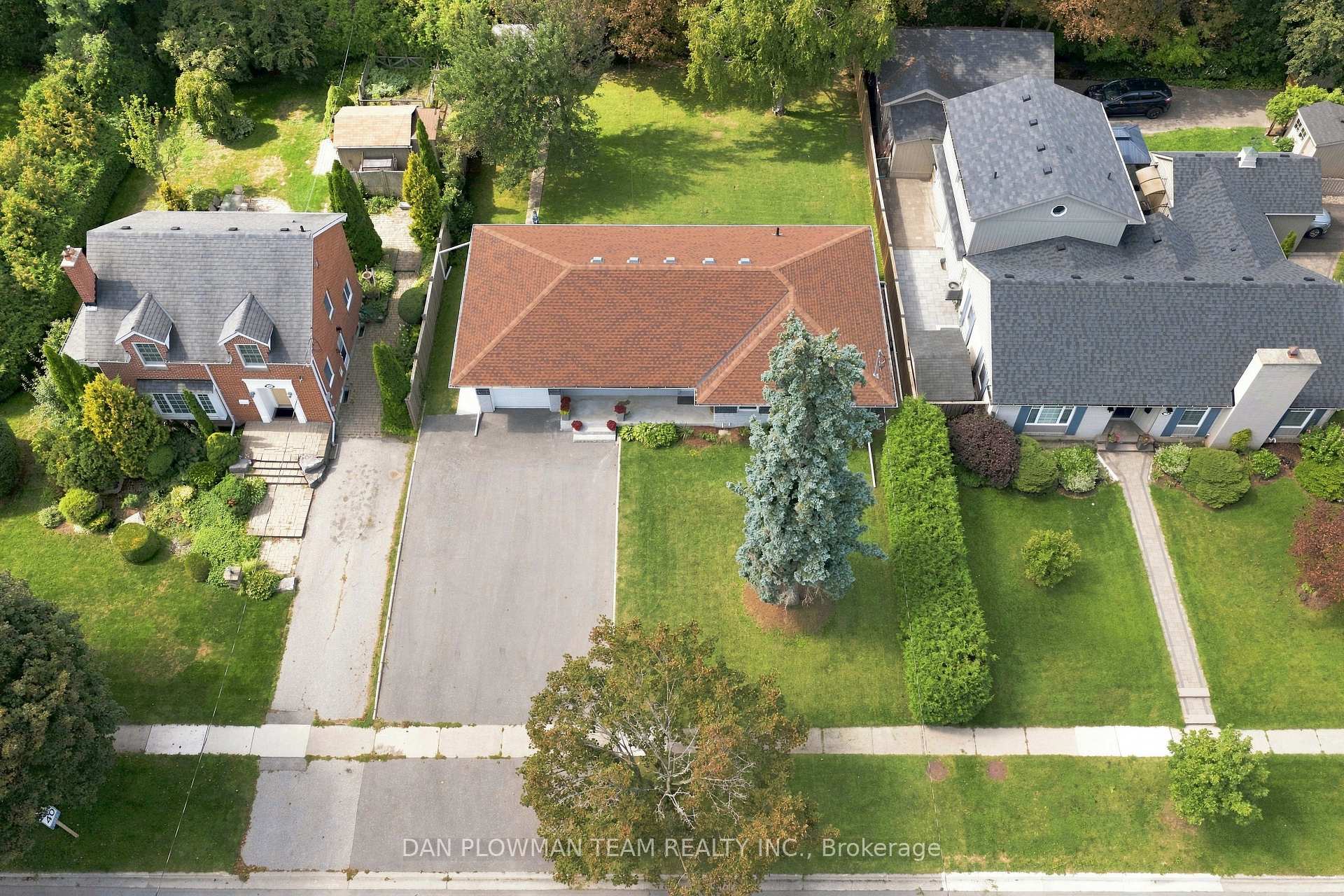 Photo 43 of 786 Mary Street N, Oshawa, Centennial — HOMEH