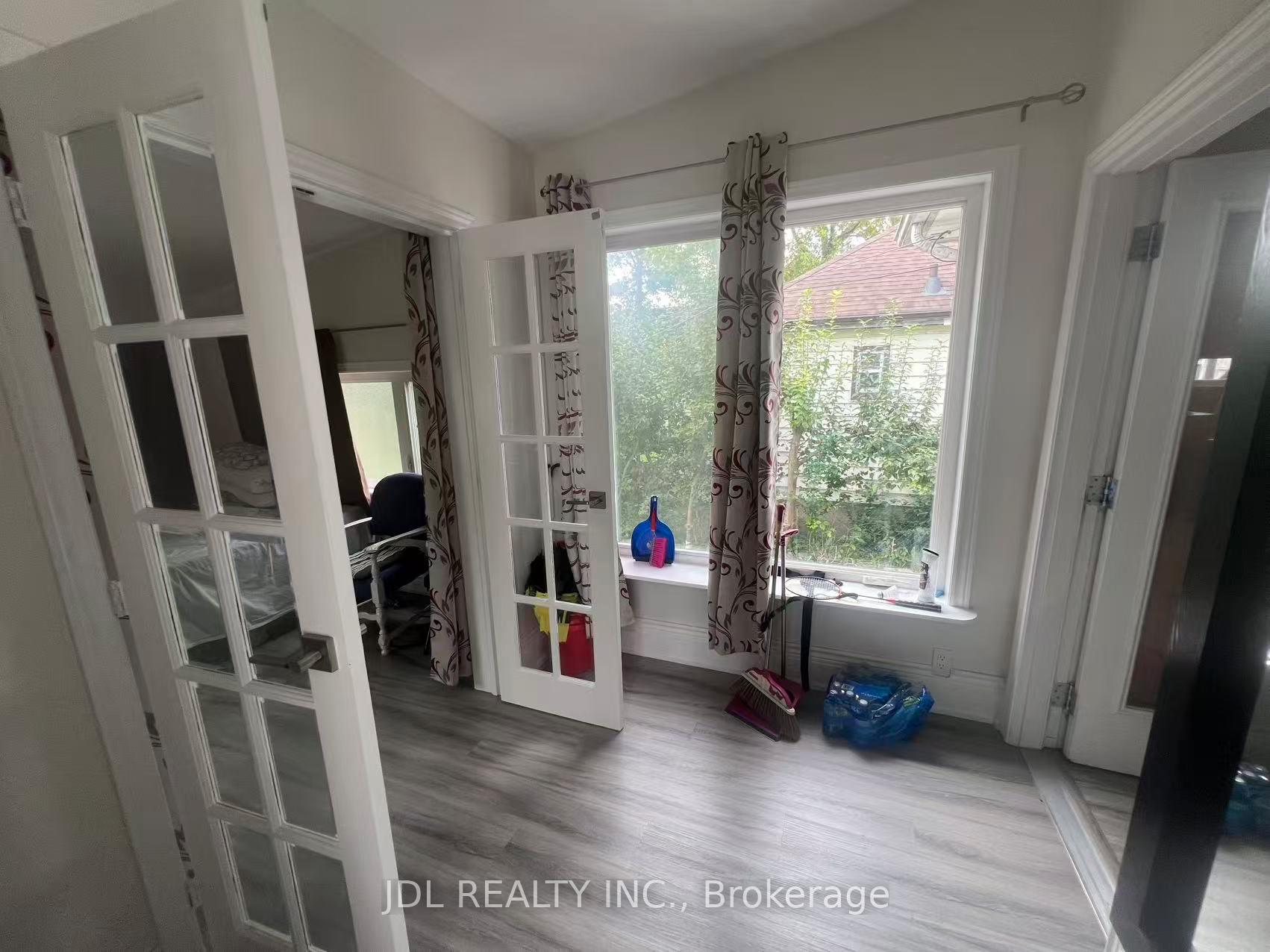 Photo 7 of 1045 Oxford Street E, London, East G — HOMEH
