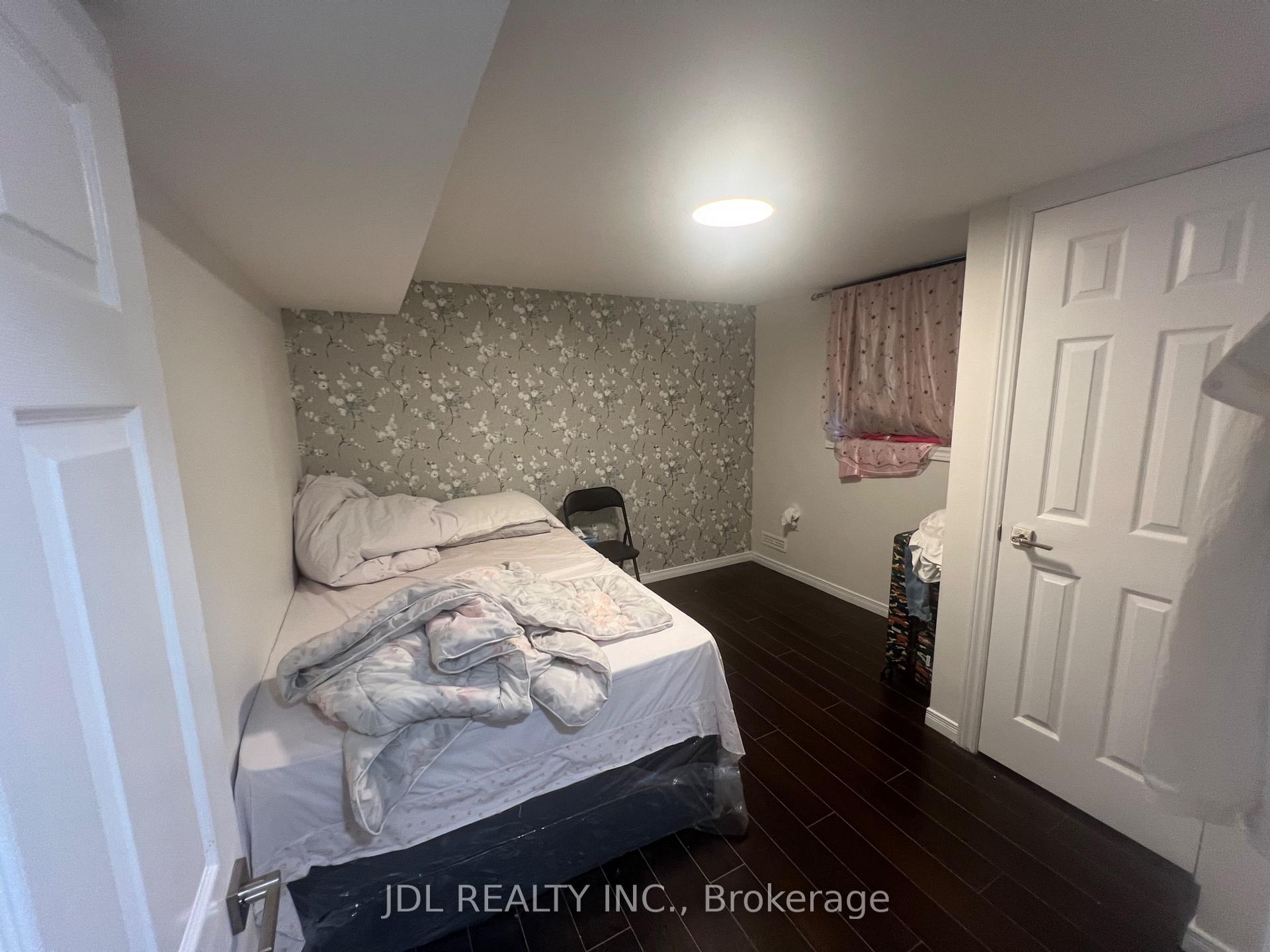 Photo 10 of 1045 Oxford Street E, London, East G — HOMEH