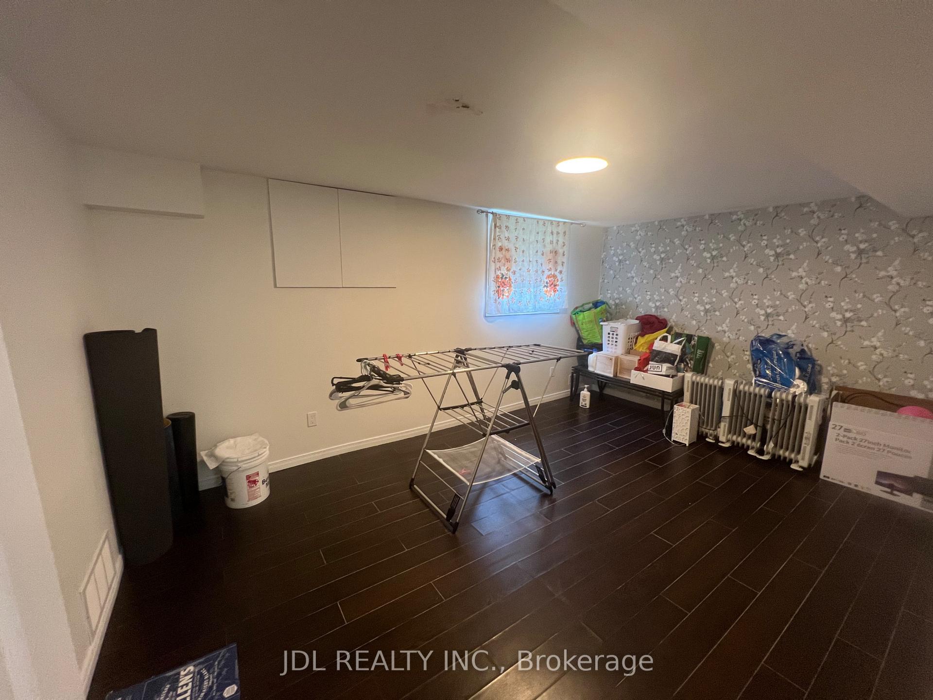 Photo 11 of 1045 Oxford Street E, London, East G — HOMEH