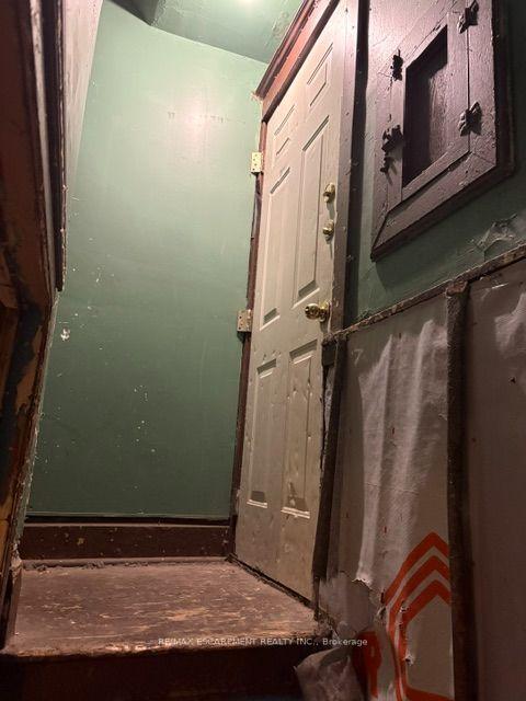 Photo 23 of 38 Spadina Avenue, Hamilton, Stipley — HOMEH