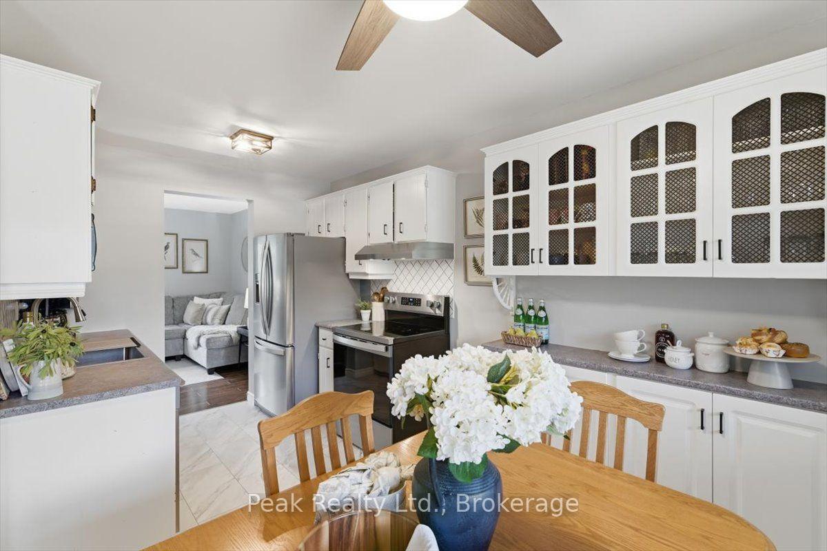 Photo 8 of 1673 Applewood Crescent, Peterborough, Monaghan Ward 2 — HOMEH