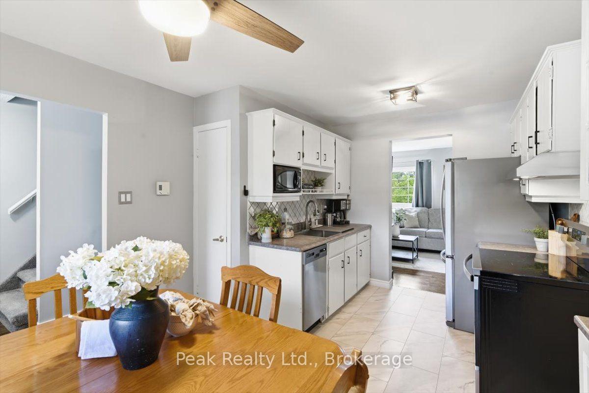 Photo 19 of 1673 Applewood Crescent, Peterborough, Monaghan Ward 2 — HOMEH