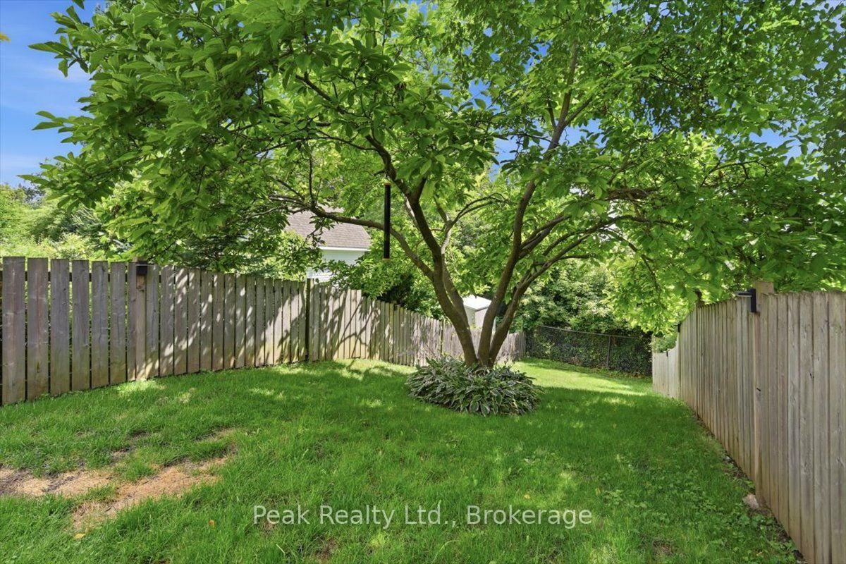 Photo 5 of 1673 Applewood Crescent, Peterborough, Monaghan Ward 2 — HOMEH
