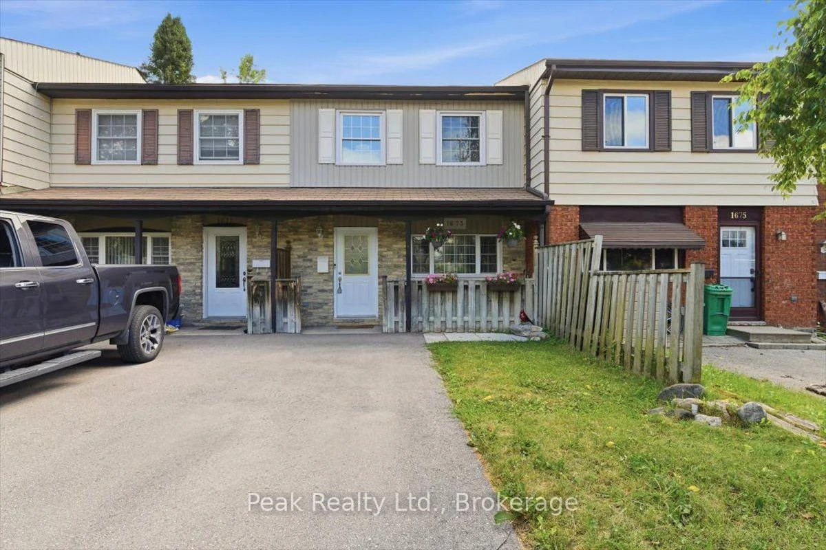 Photo 3 of 1673 Applewood Crescent, Peterborough, Monaghan Ward 2 — HOMEH