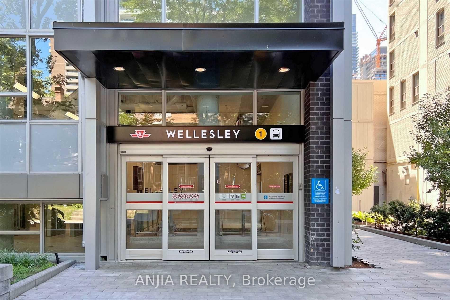 Photo 2 of Unit 409, 17 Dundonald Street, Toronto, Church-Yonge Corridor — HOMEH