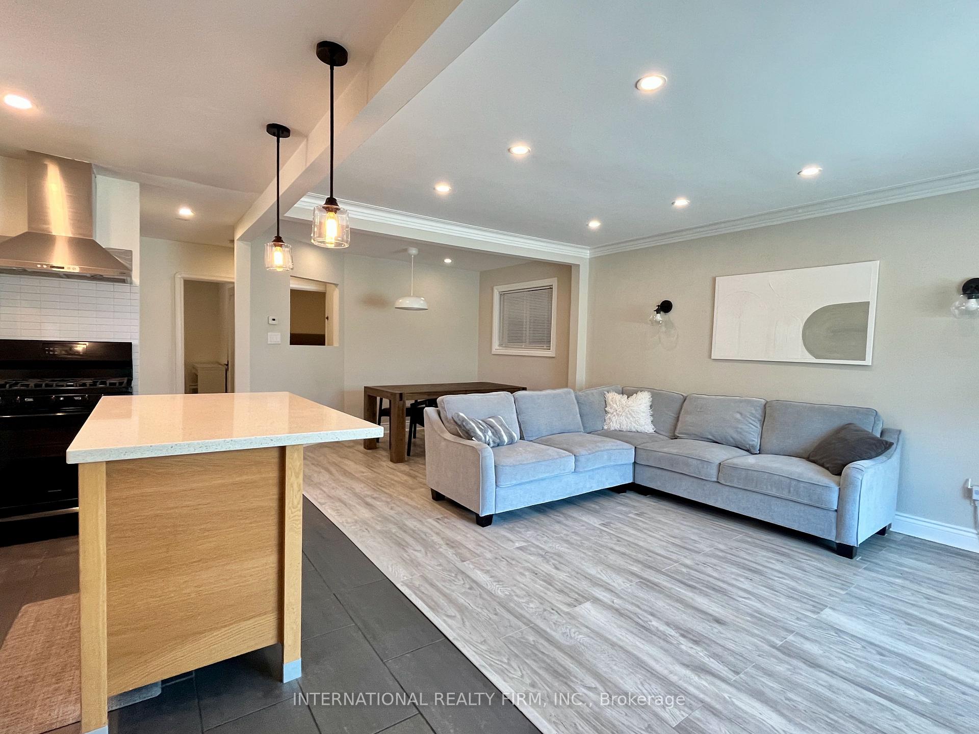 Photo 2 of 688 Sammon Avenue, Toronto, Danforth Village-East York — HOMEH