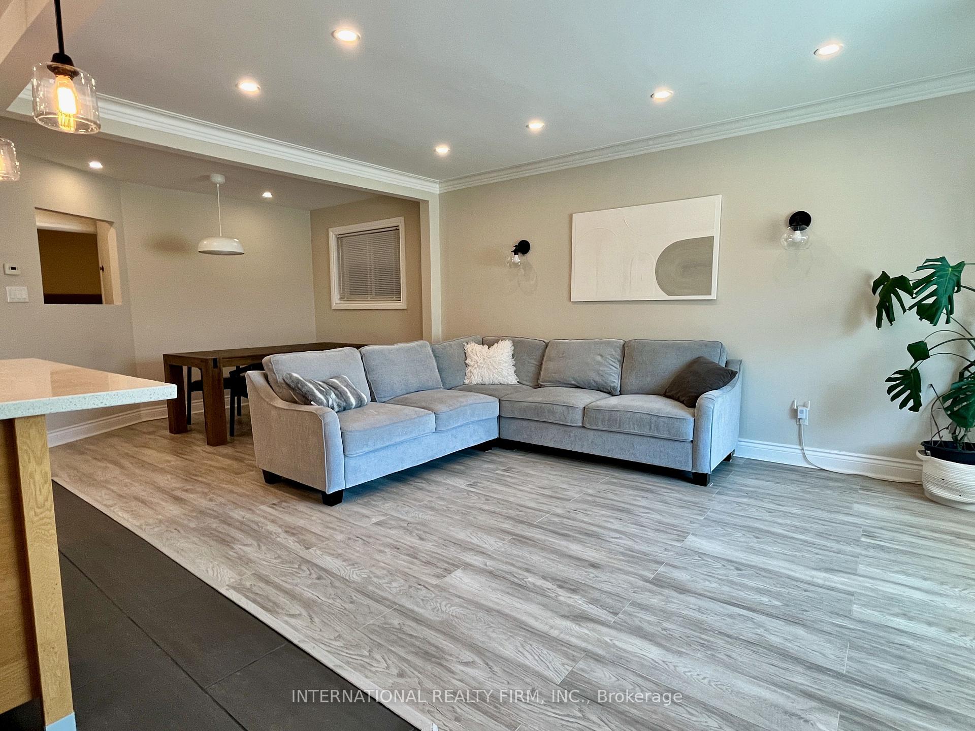 Photo 3 of 688 Sammon Avenue, Toronto, Danforth Village-East York — HOMEH