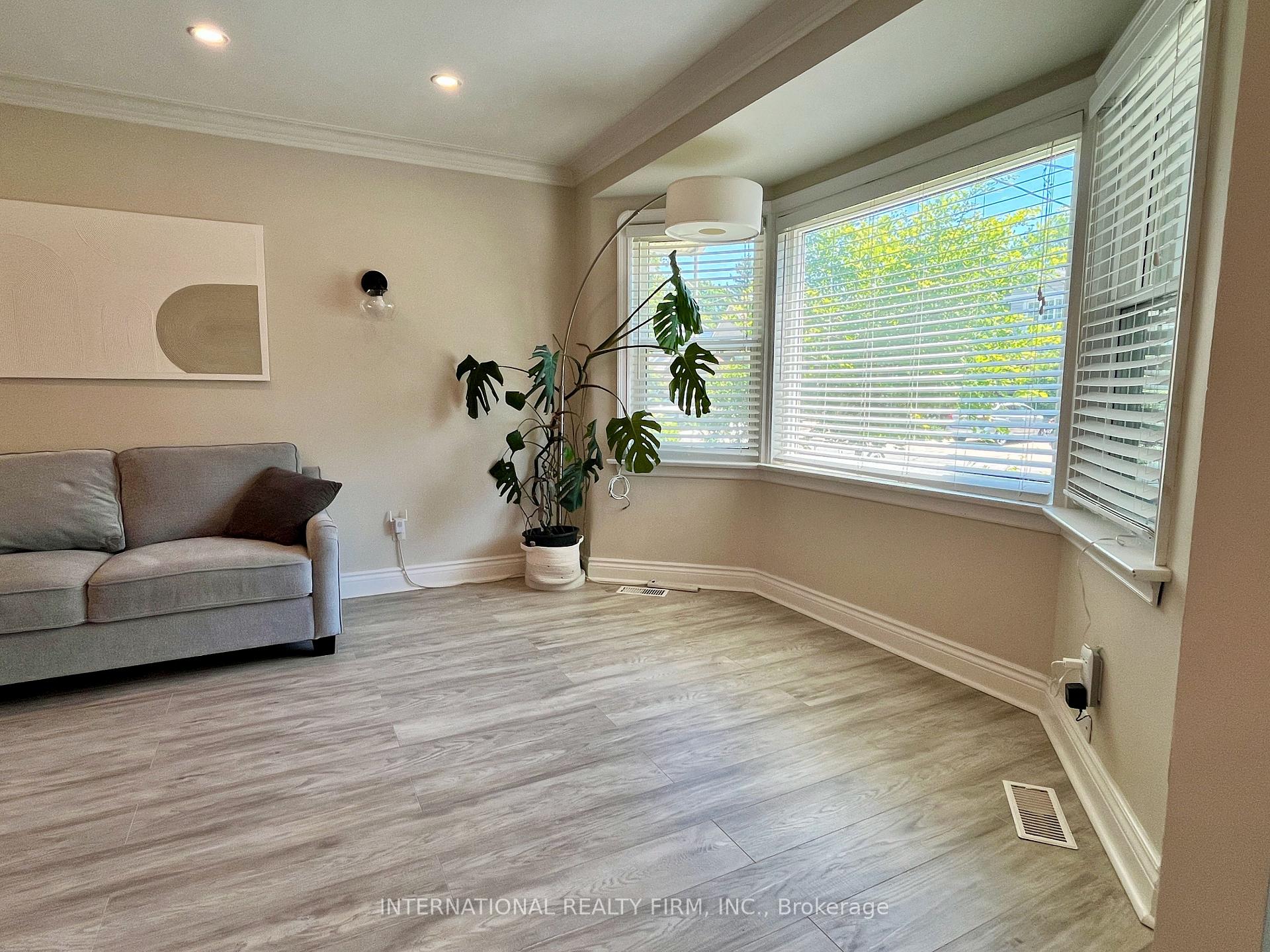 Photo 4 of 688 Sammon Avenue, Toronto, Danforth Village-East York — HOMEH