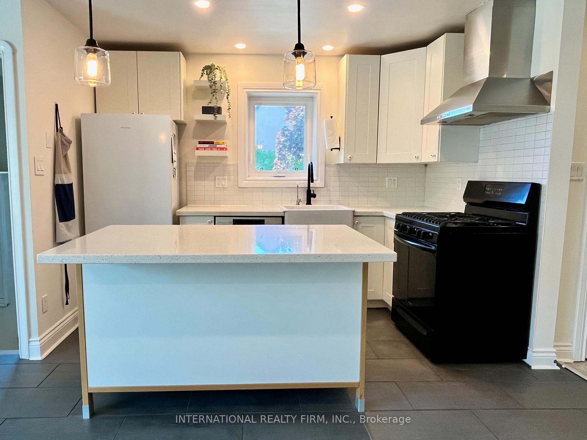 Photo 7 of 688 Sammon Avenue, Toronto, Danforth Village-East York — HOMEH