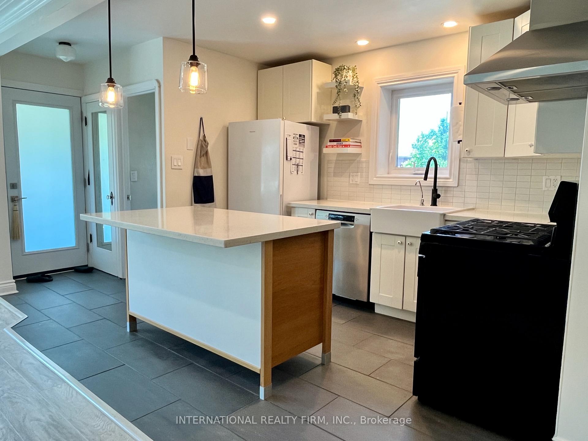 Photo 8 of 688 Sammon Avenue, Toronto, Danforth Village-East York — HOMEH