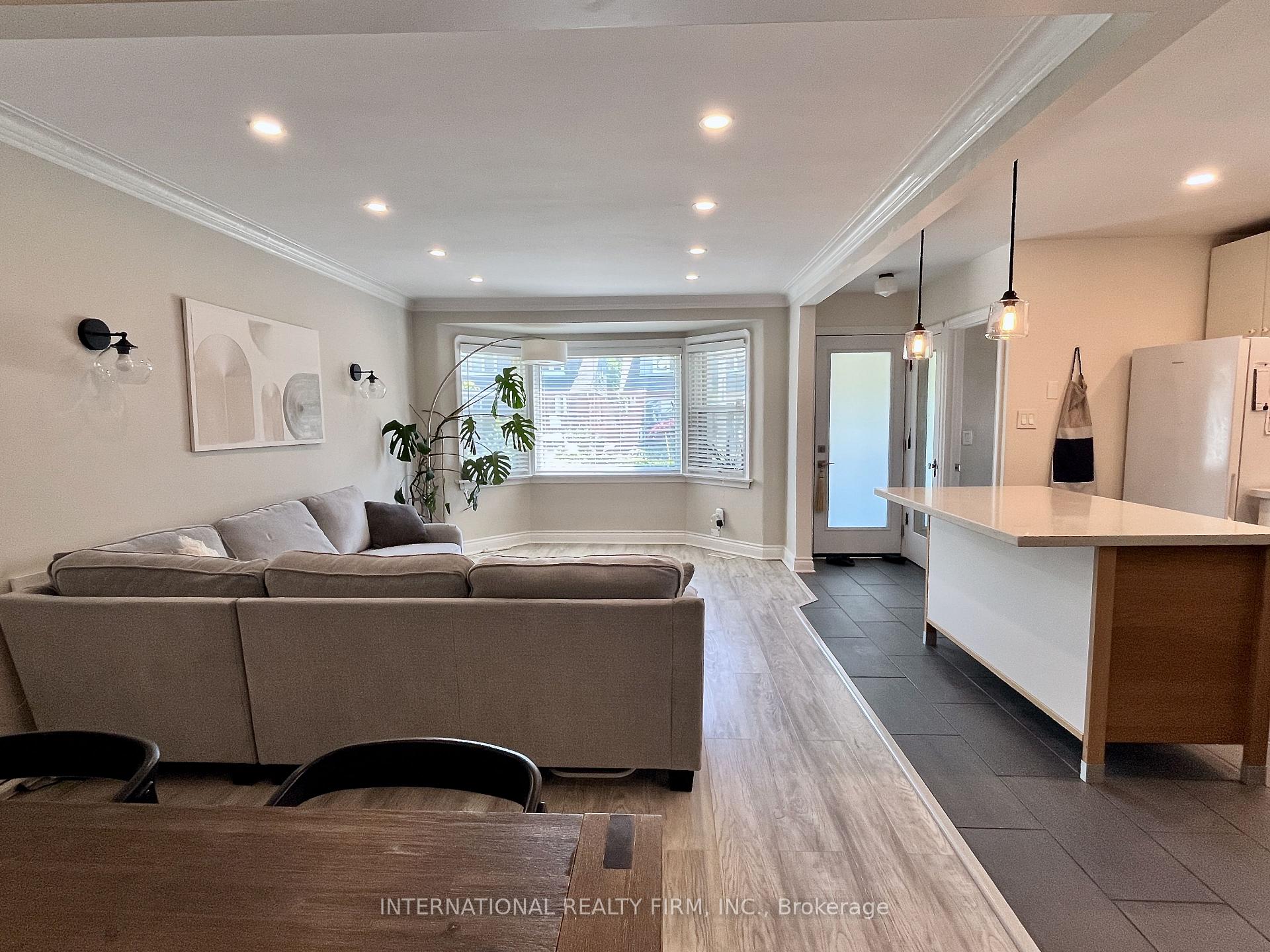 Photo 9 of 688 Sammon Avenue, Toronto, Danforth Village-East York — HOMEH