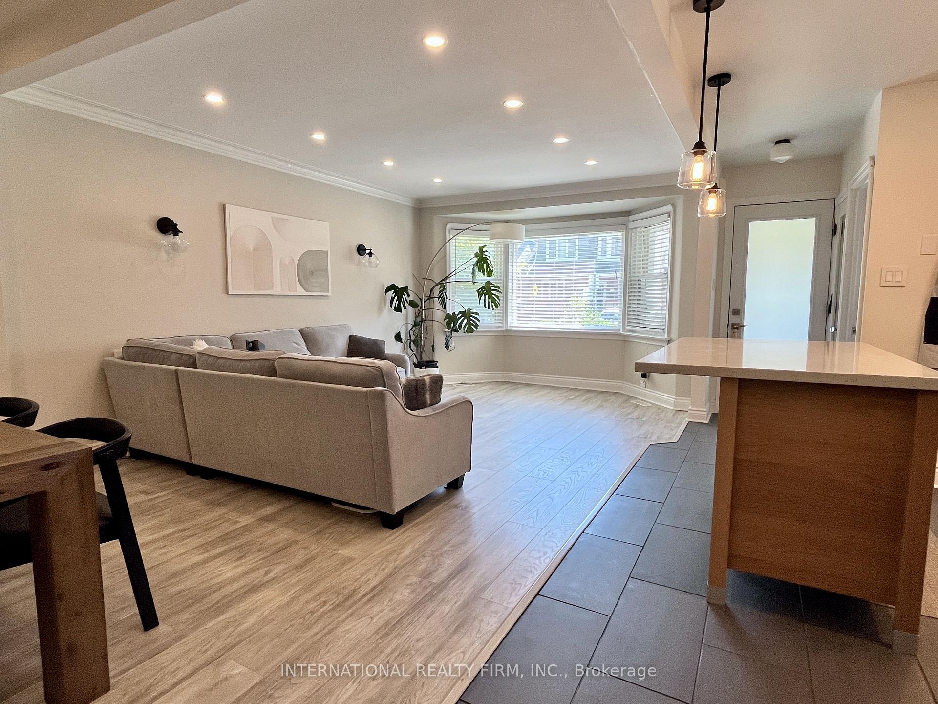 Photo 13 of 688 Sammon Avenue, Toronto, Danforth Village-East York — HOMEH