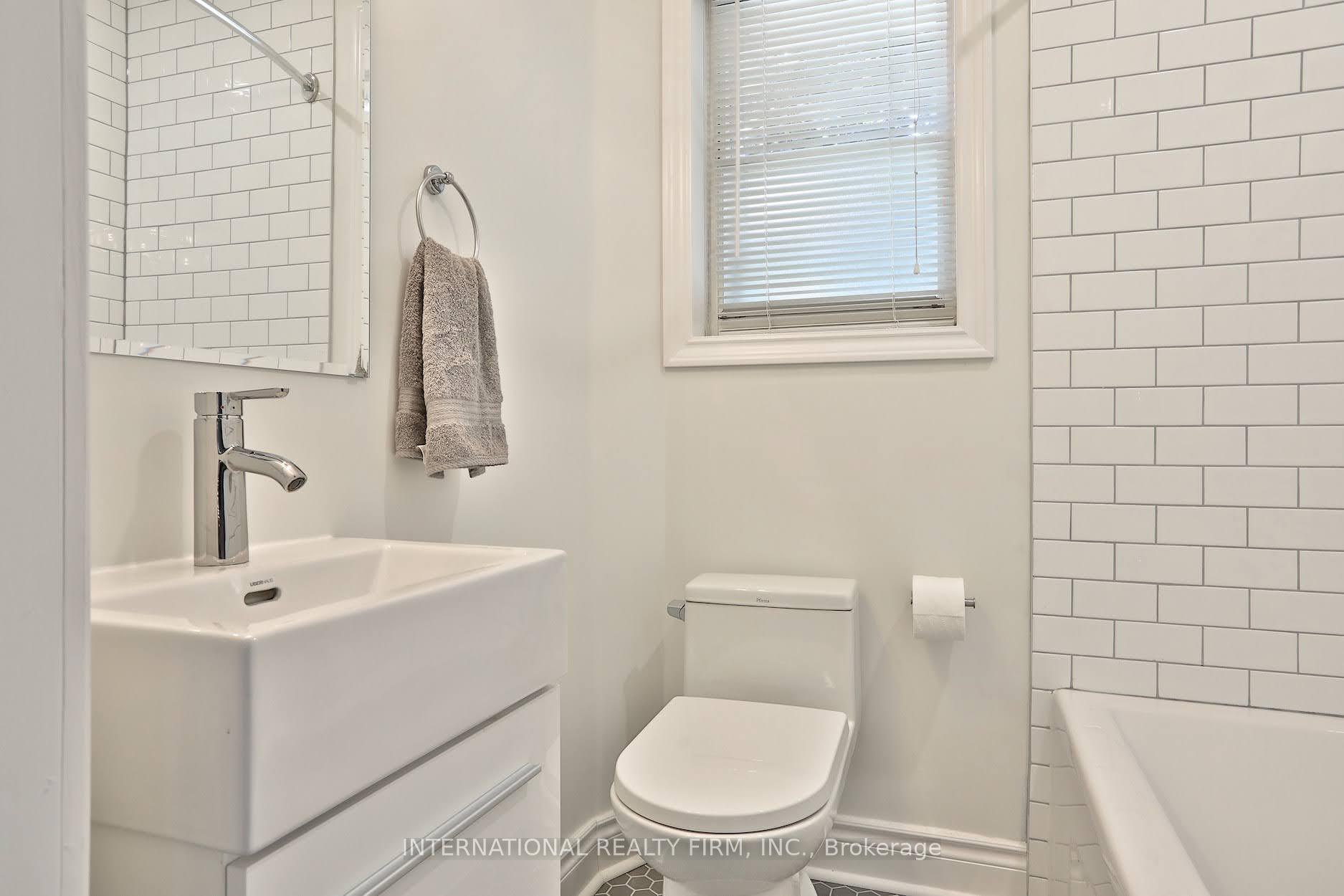 Photo 20 of 688 Sammon Avenue, Toronto, Danforth Village-East York — HOMEH