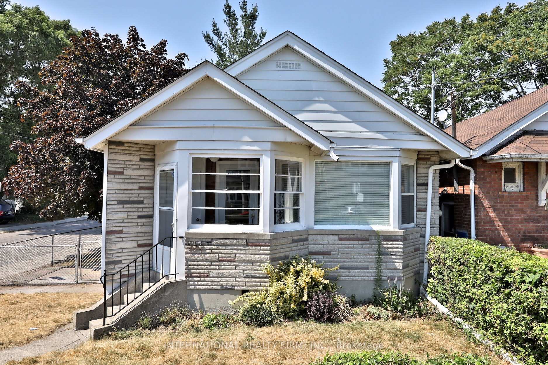 Photo 40 of 688 Sammon Avenue, Toronto, Danforth Village-East York — HOMEH