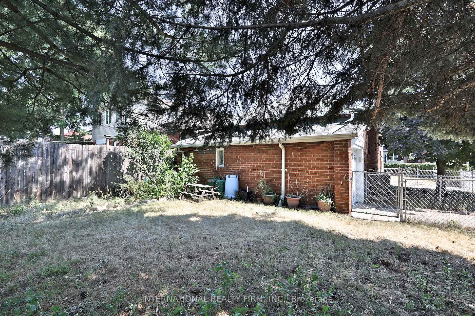 Photo 43 of 688 Sammon Avenue, Toronto, Danforth Village-East York — HOMEH