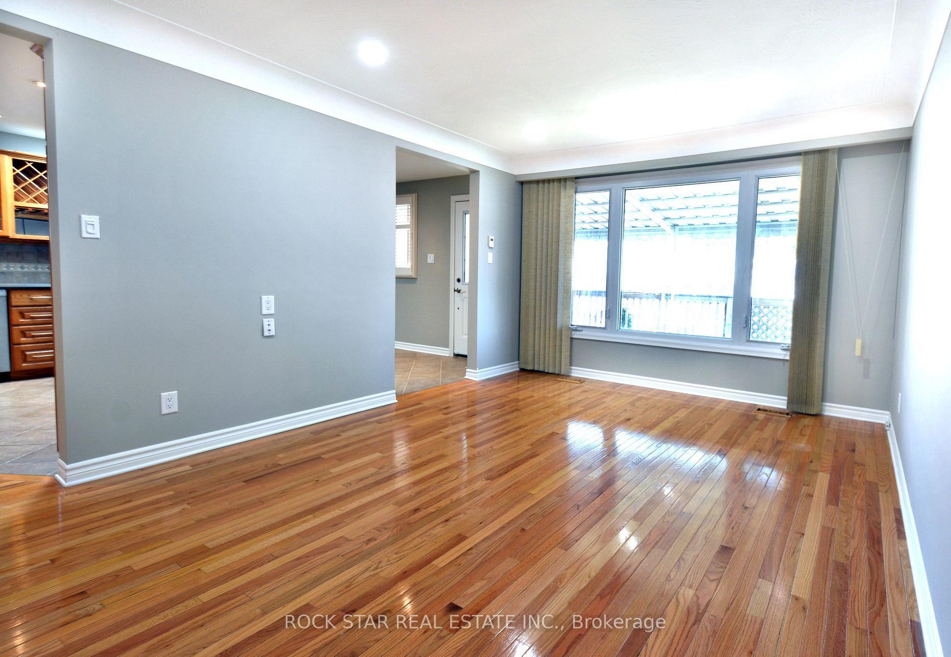 Photo 3 of 867 Upper Sherman Avenue, Hamilton, Thorner — HOMEH