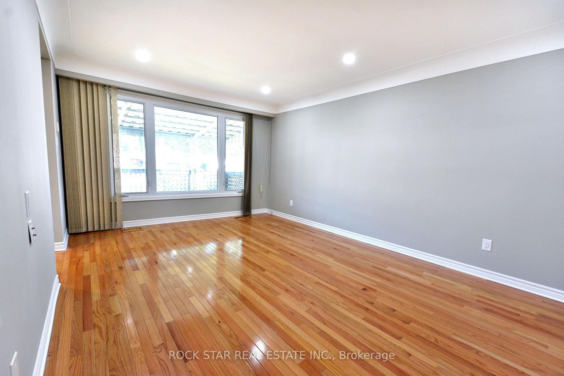 Photo 4 of 867 Upper Sherman Avenue, Hamilton, Thorner — HOMEH