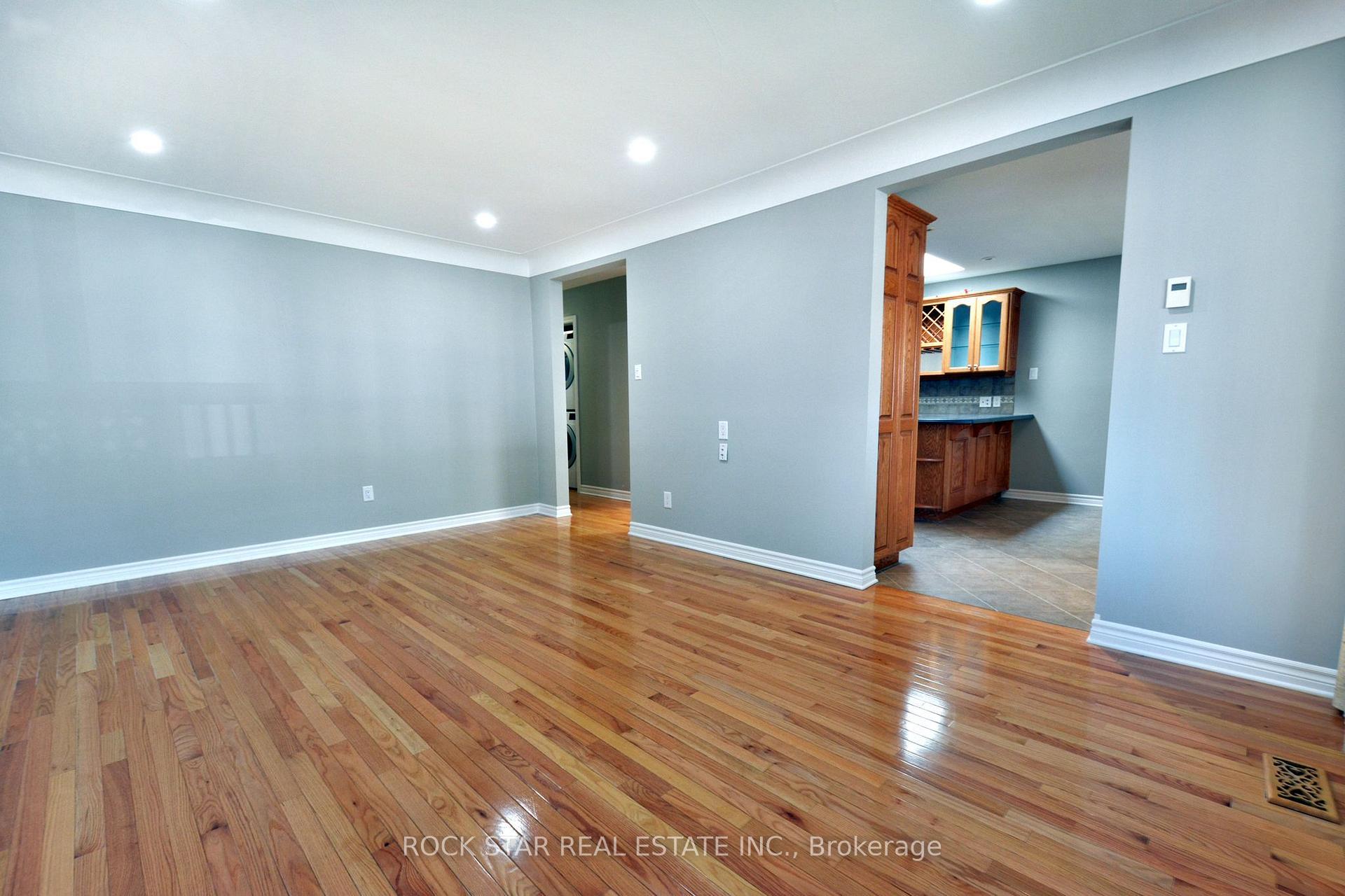 Photo 5 of 867 Upper Sherman Avenue, Hamilton, Thorner — HOMEH
