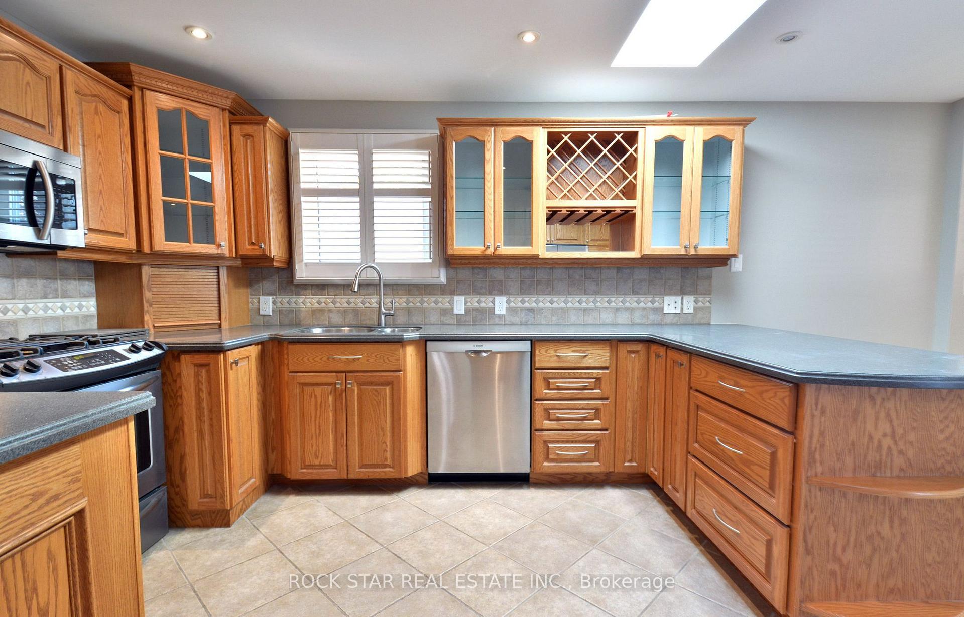 Photo 8 of 867 Upper Sherman Avenue, Hamilton, Thorner — HOMEH