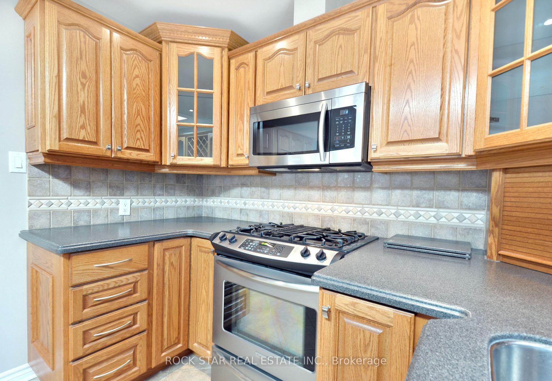Photo 9 of 867 Upper Sherman Avenue, Hamilton, Thorner — HOMEH