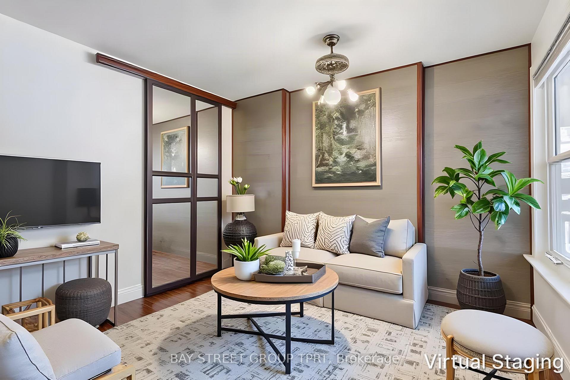 Photo 5 of 134 Clearbrooke Circle, Etobicoke, Rexdale-Kipling — HOMEH