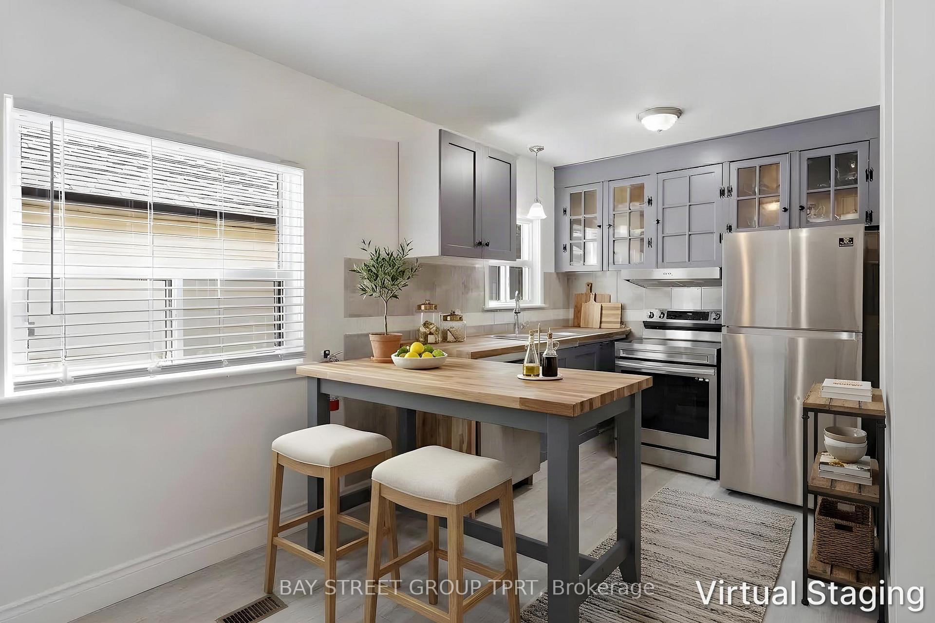 Photo 7 of 134 Clearbrooke Circle, Etobicoke, Rexdale-Kipling — HOMEH