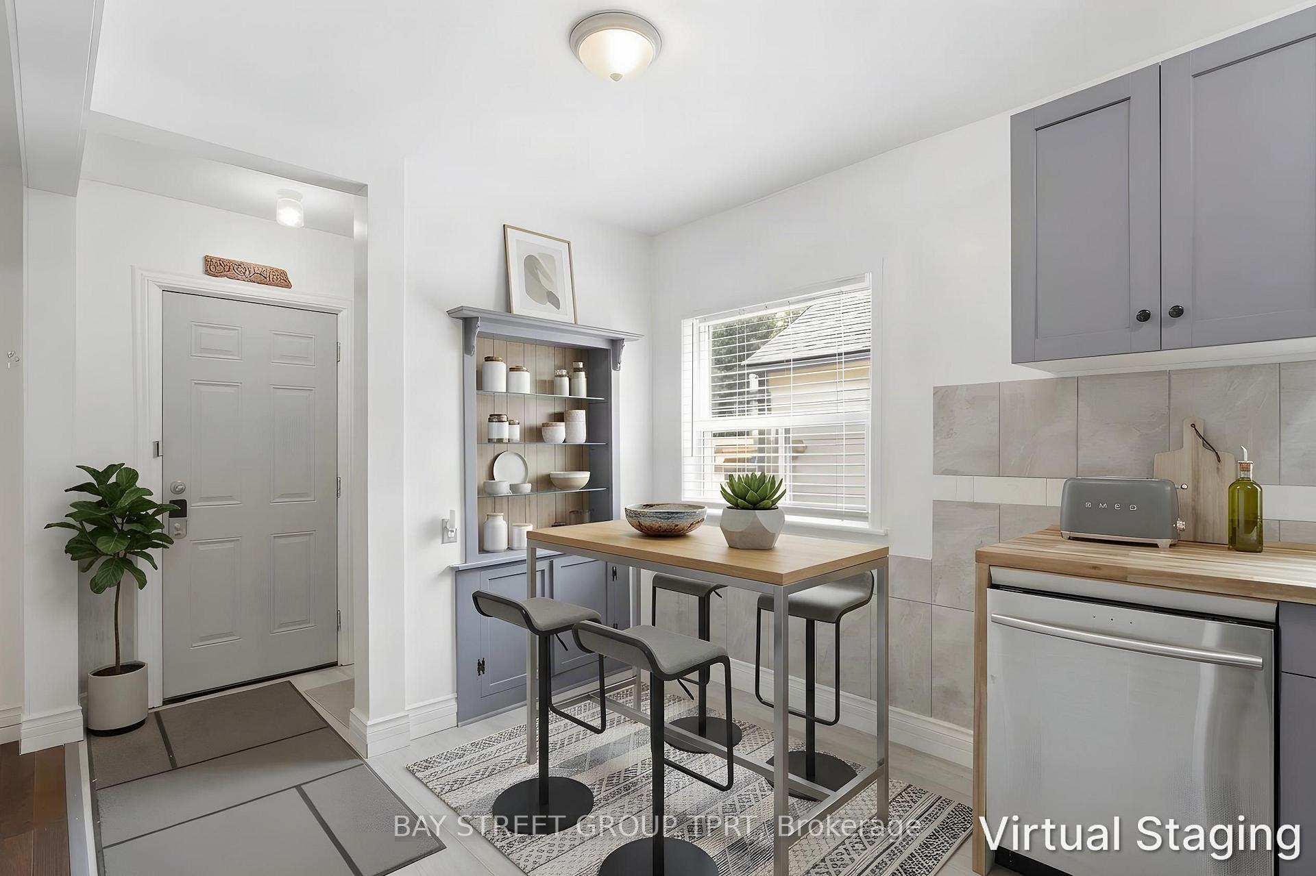 Photo 8 of 134 Clearbrooke Circle, Etobicoke, Rexdale-Kipling — HOMEH