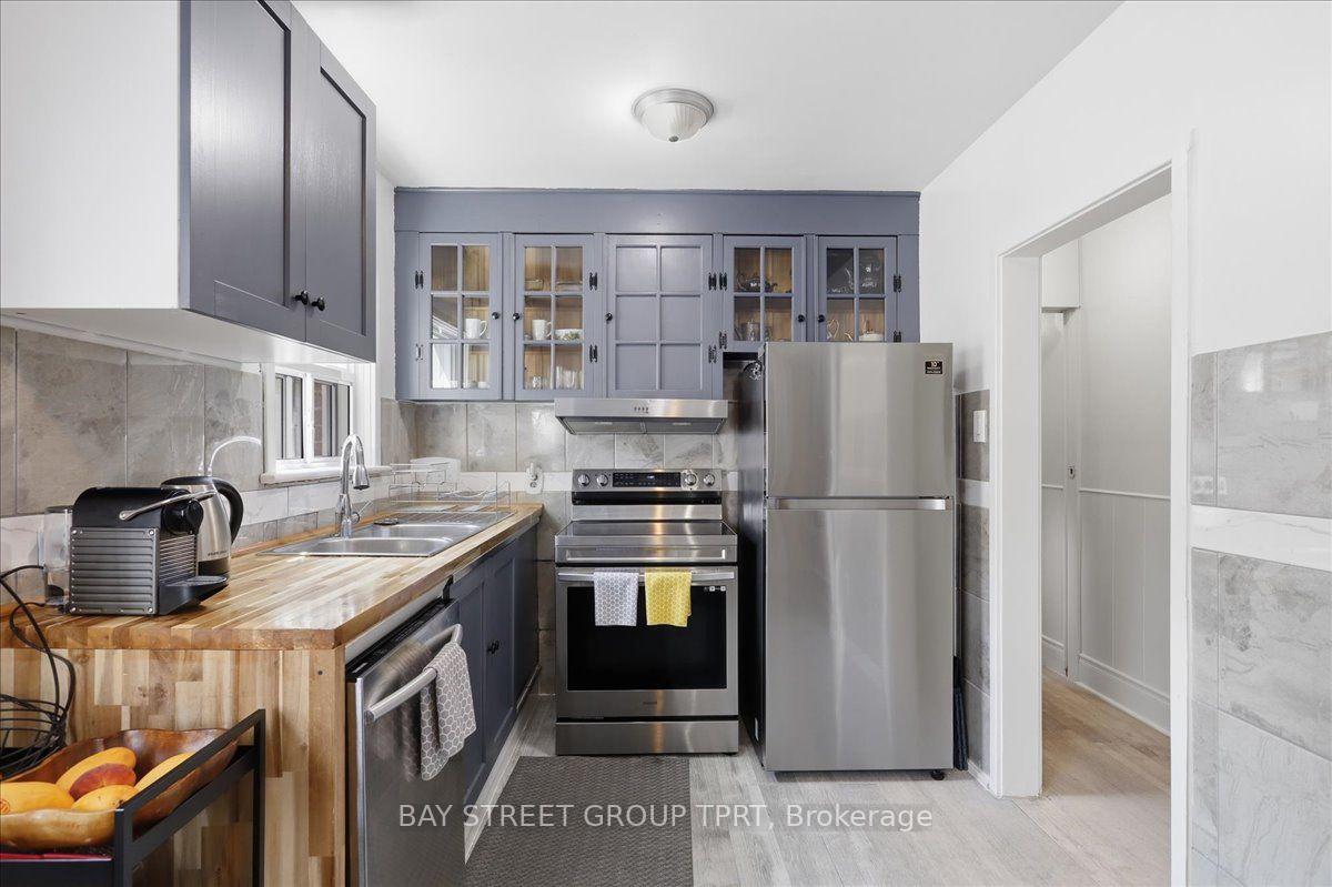 Photo 9 of 134 Clearbrooke Circle, Etobicoke, Rexdale-Kipling — HOMEH