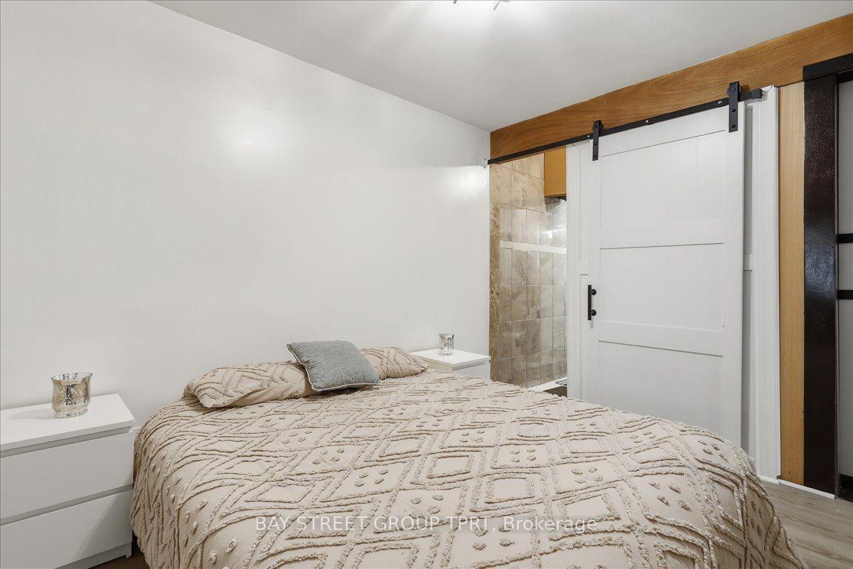 Photo 15 of 134 Clearbrooke Circle, Etobicoke, Rexdale-Kipling — HOMEH