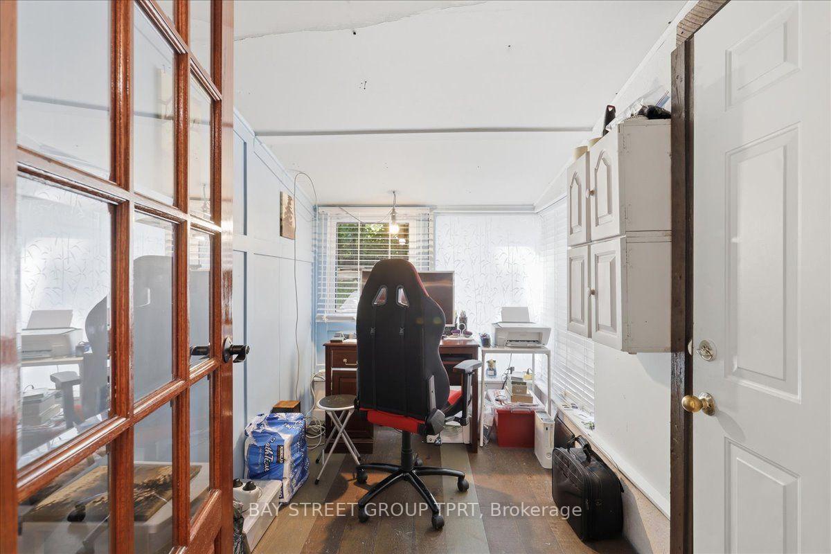 Photo 17 of 134 Clearbrooke Circle, Etobicoke, Rexdale-Kipling — HOMEH