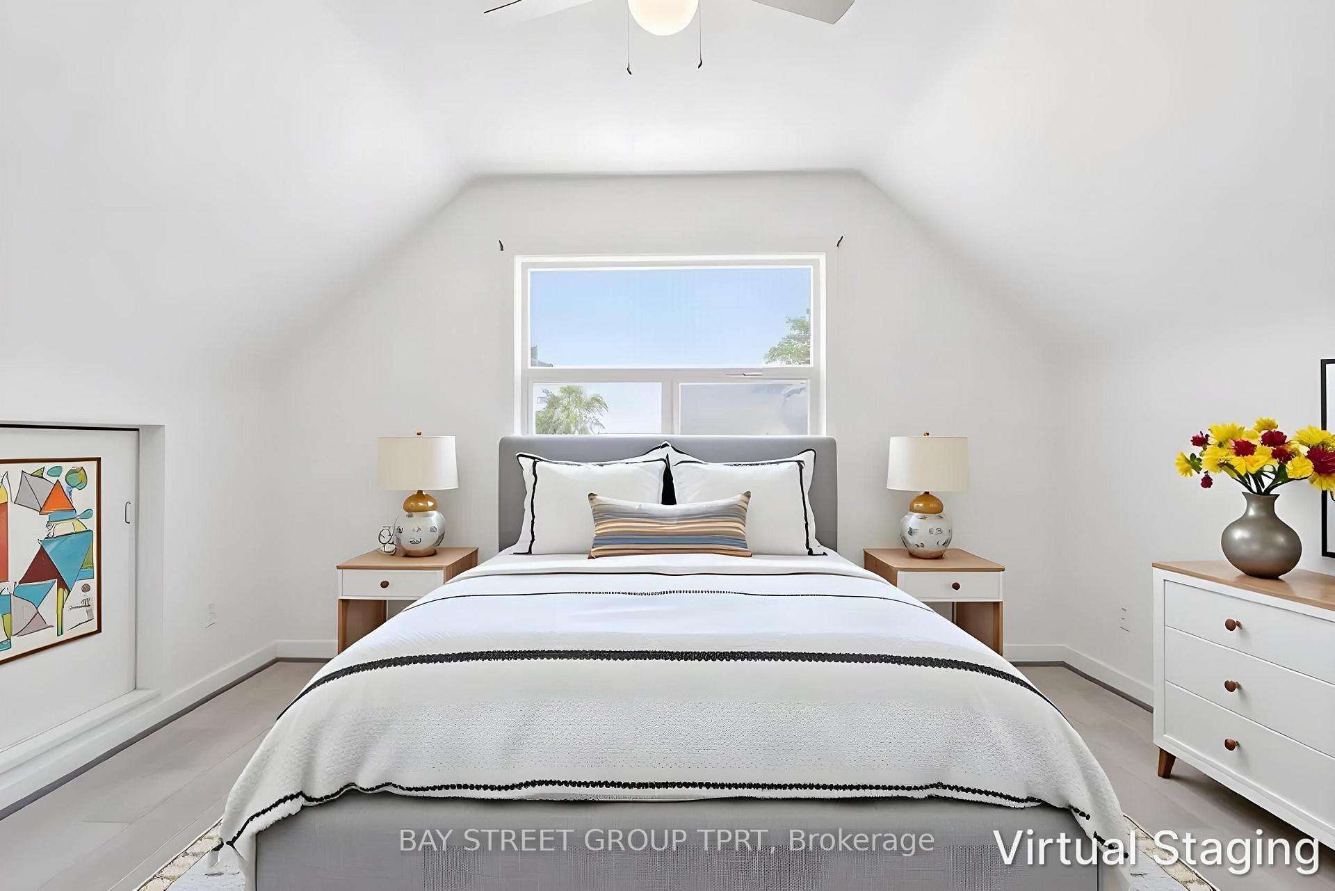 Photo 20 of 134 Clearbrooke Circle, Etobicoke, Rexdale-Kipling — HOMEH
