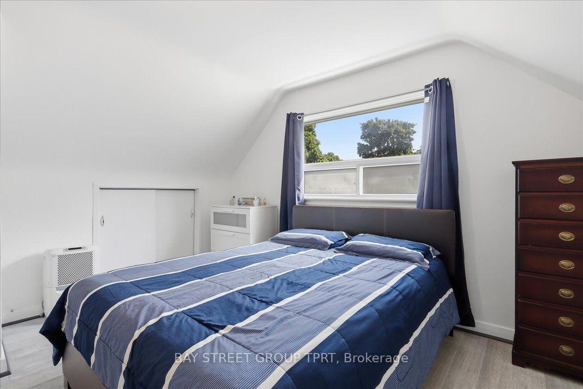 Photo 21 of 134 Clearbrooke Circle, Etobicoke, Rexdale-Kipling — HOMEH