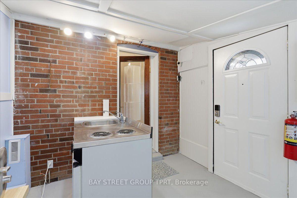 Photo 26 of 134 Clearbrooke Circle, Etobicoke, Rexdale-Kipling — HOMEH