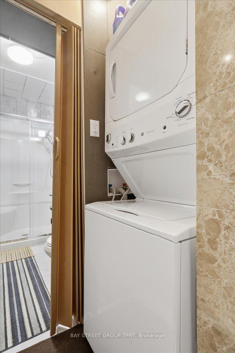 Photo 27 of 134 Clearbrooke Circle, Etobicoke, Rexdale-Kipling — HOMEH