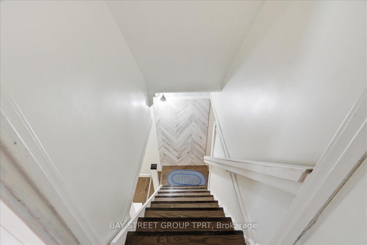 Photo 28 of 134 Clearbrooke Circle, Etobicoke, Rexdale-Kipling — HOMEH