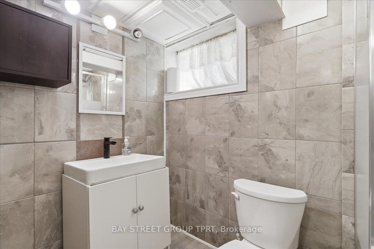 Photo 38 of 134 Clearbrooke Circle, Etobicoke, Rexdale-Kipling — HOMEH