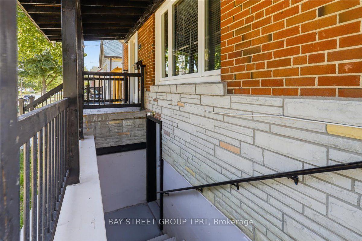 Photo 42 of 134 Clearbrooke Circle, Etobicoke, Rexdale-Kipling — HOMEH
