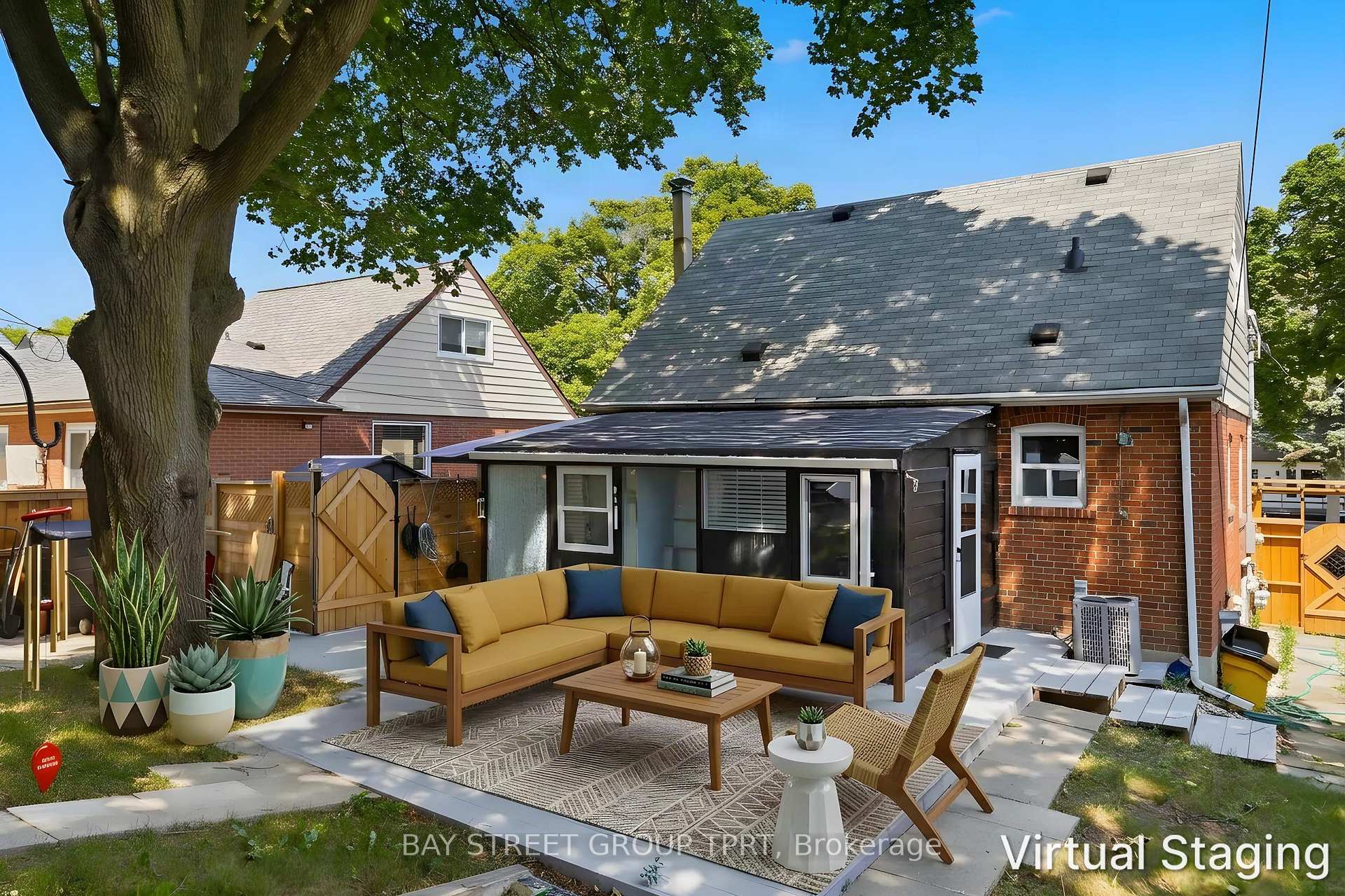 Photo 44 of 134 Clearbrooke Circle, Etobicoke, Rexdale-Kipling — HOMEH