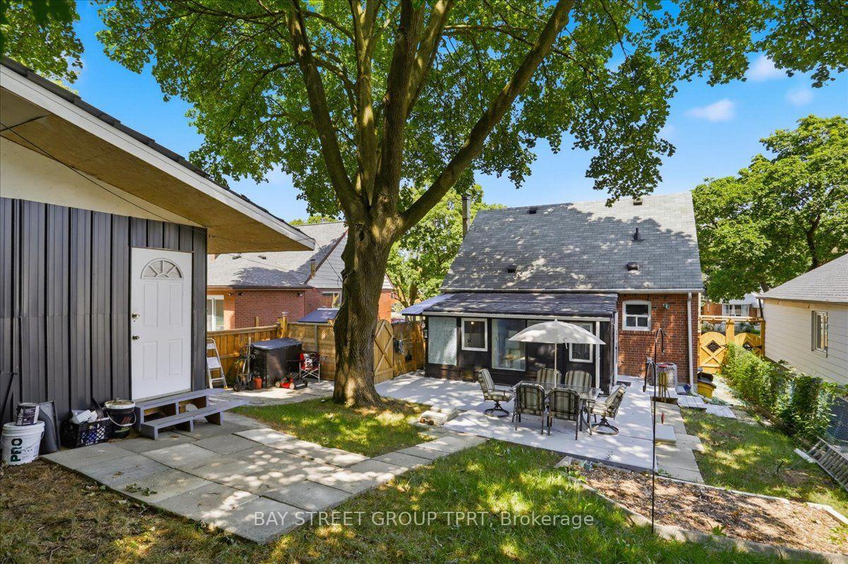 Photo 45 of 134 Clearbrooke Circle, Etobicoke, Rexdale-Kipling — HOMEH
