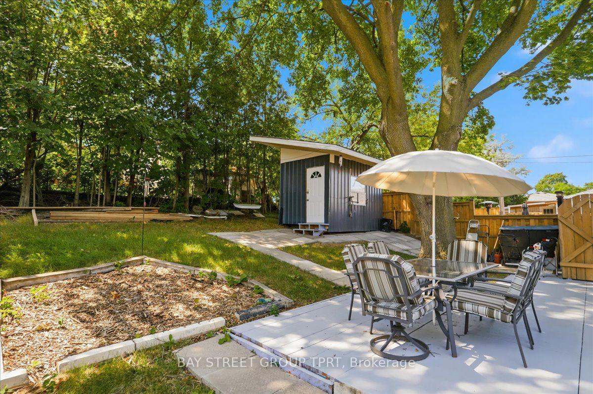 Photo 47 of 134 Clearbrooke Circle, Etobicoke, Rexdale-Kipling — HOMEH