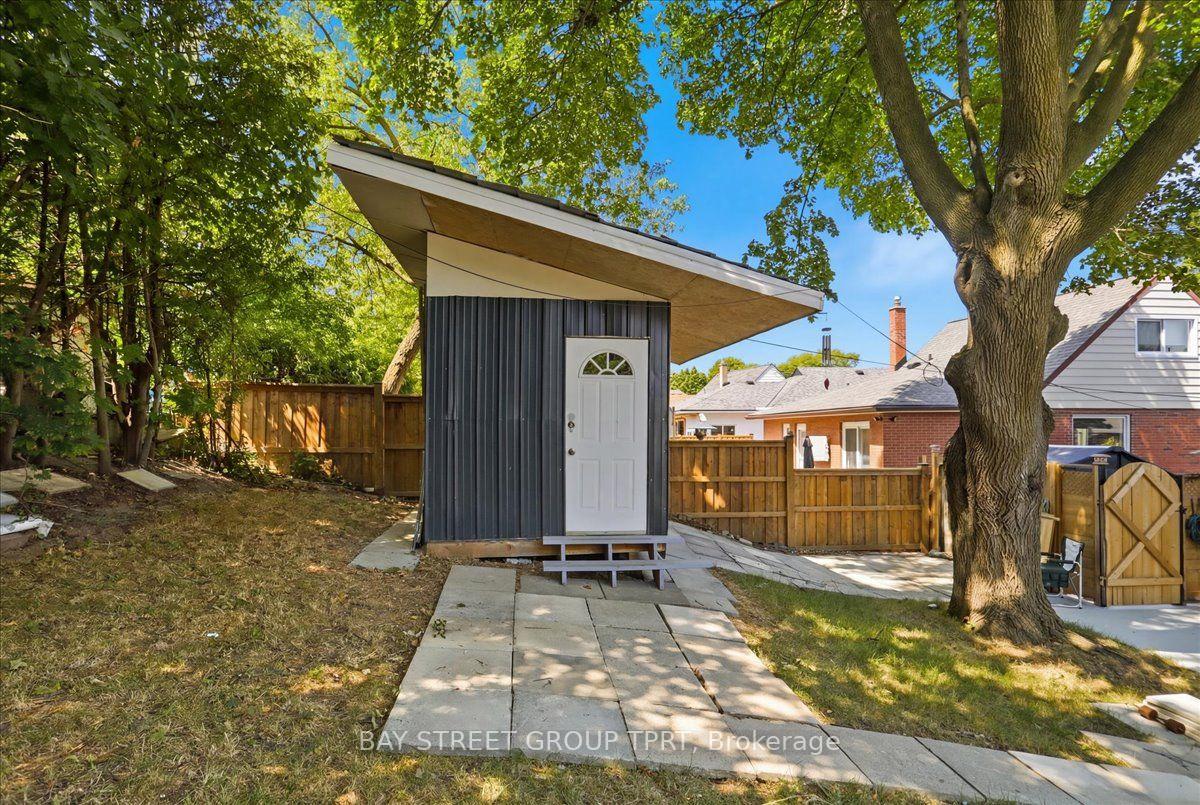 Photo 49 of 134 Clearbrooke Circle, Etobicoke, Rexdale-Kipling — HOMEH