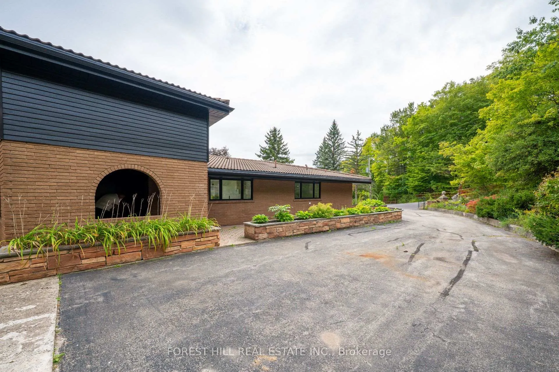 Photo 2 of 7139 Appleby Line, Milton, Rural Milton West — HOMEH
