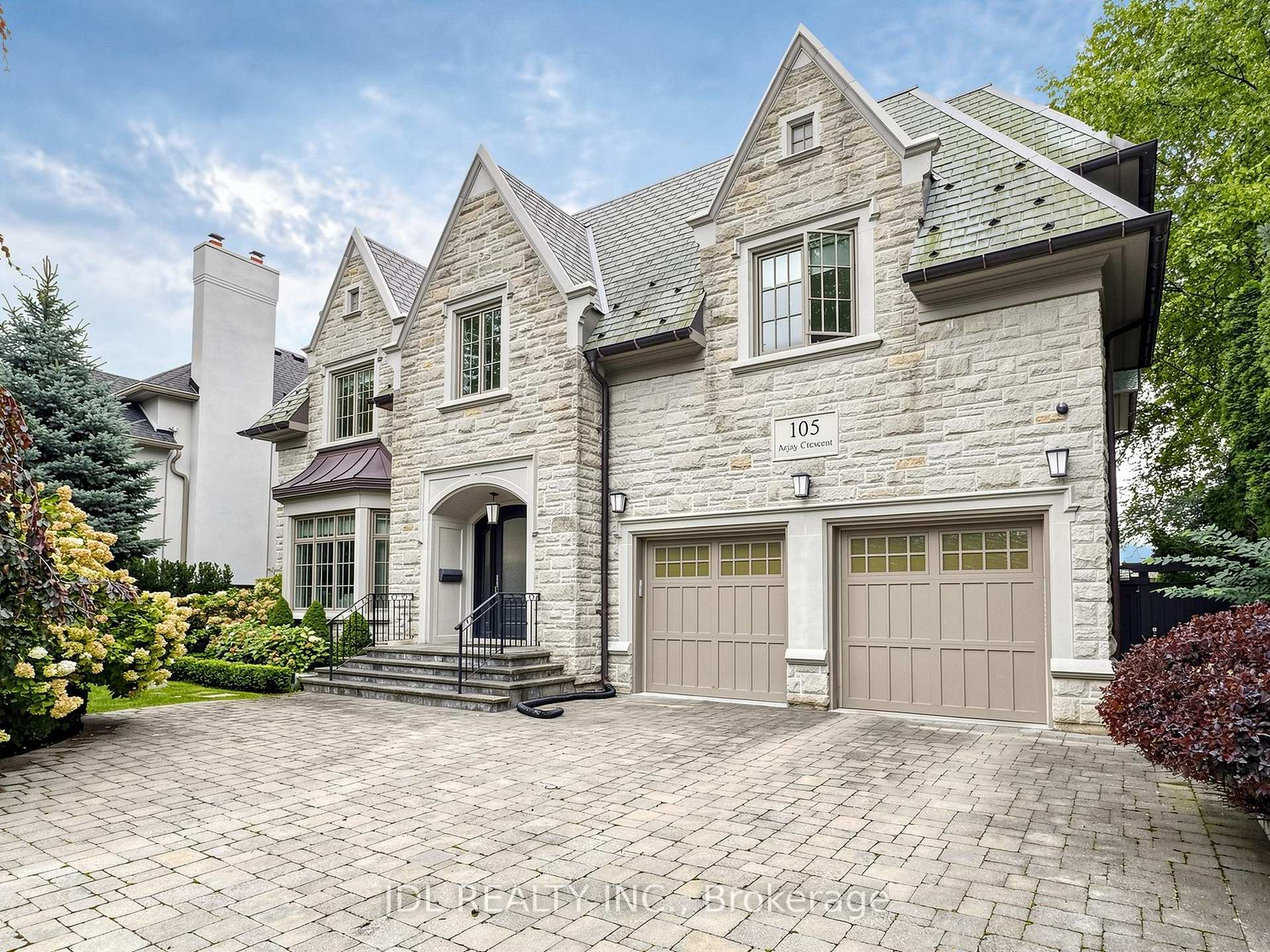 Photo 6 of 105 Arjay Crescent, North York, Bridle Path-Sunnybrook-York Mills — HOMEH