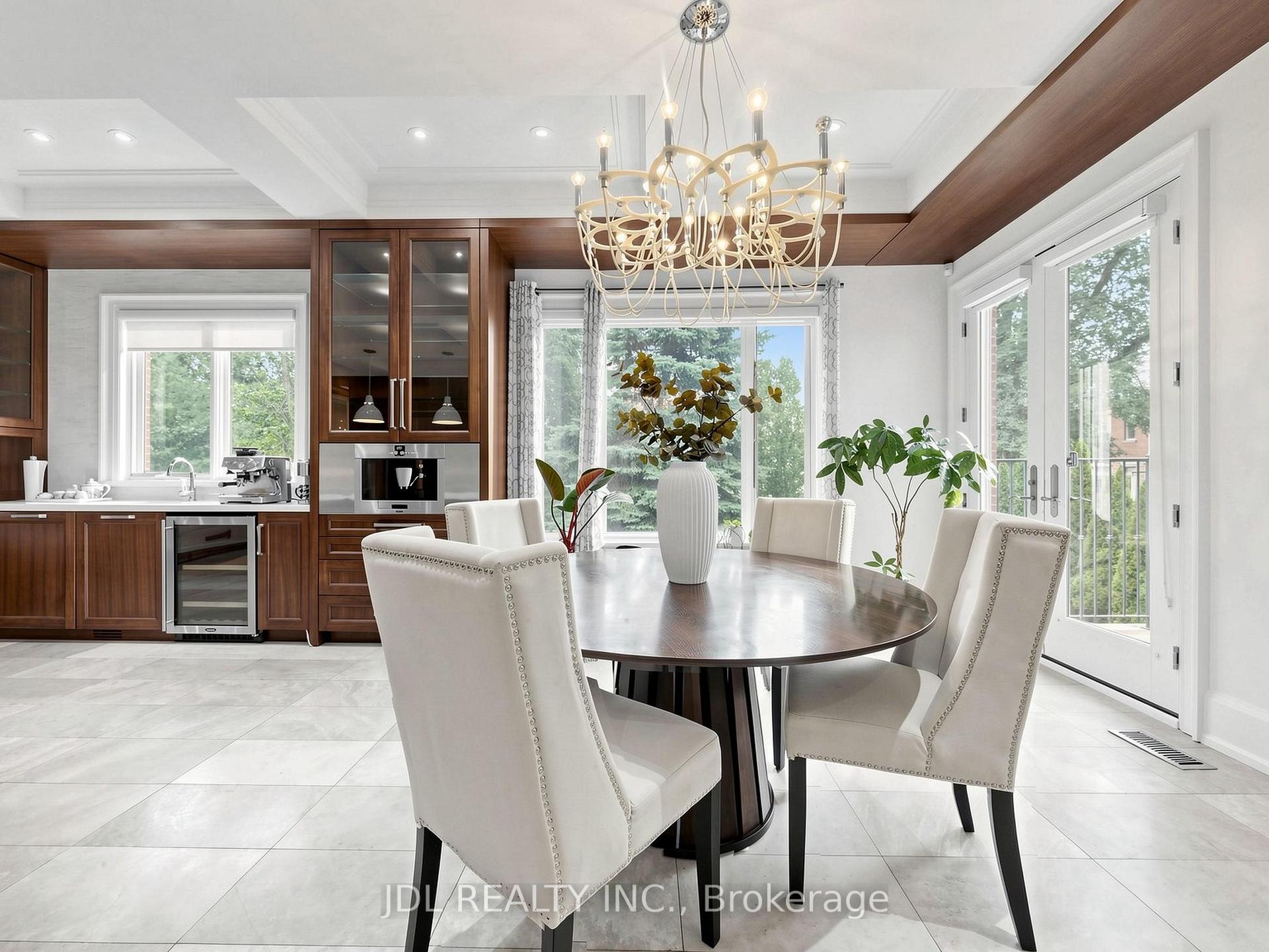 Photo 26 of 105 Arjay Crescent, North York, Bridle Path-Sunnybrook-York Mills — HOMEH