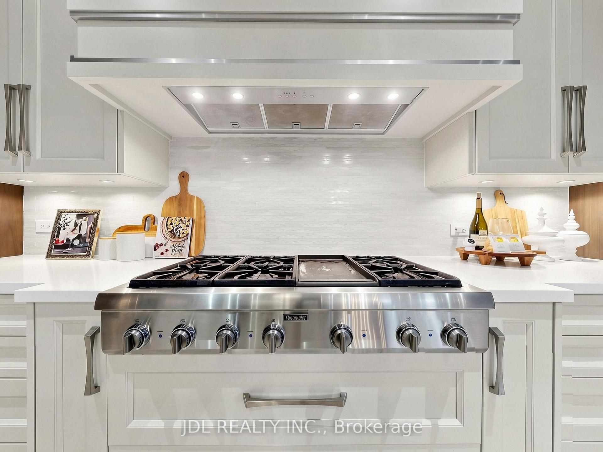 Photo 40 of 105 Arjay Crescent, North York, Bridle Path-Sunnybrook-York Mills — HOMEH