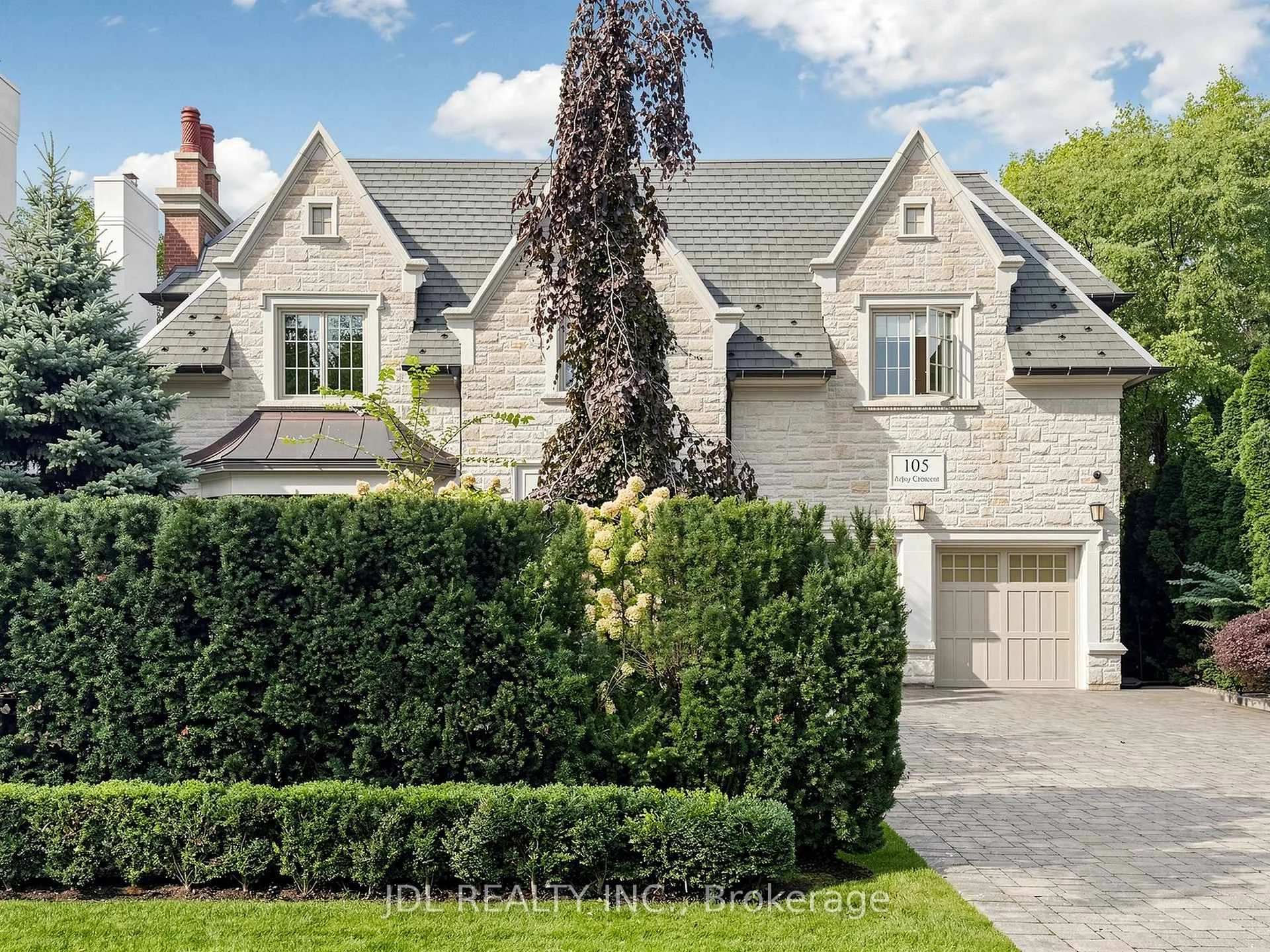 Photo 4 of 105 Arjay Crescent, North York, Bridle Path-Sunnybrook-York Mills — HOMEH