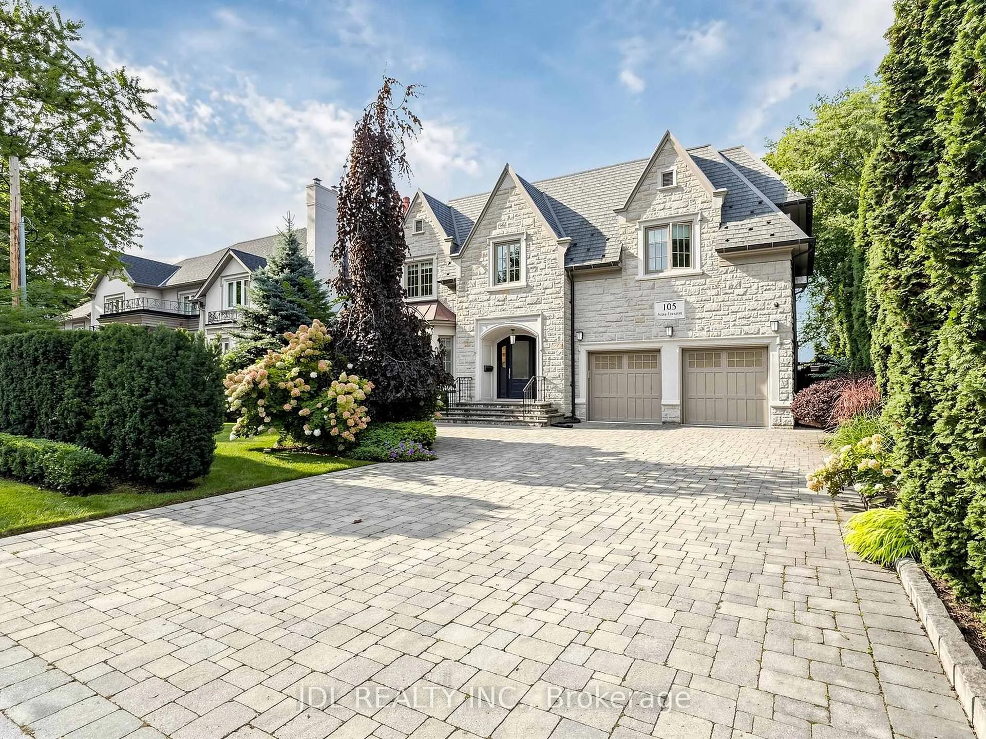 Photo 7 of 105 Arjay Crescent, North York, Bridle Path-Sunnybrook-York Mills — HOMEH