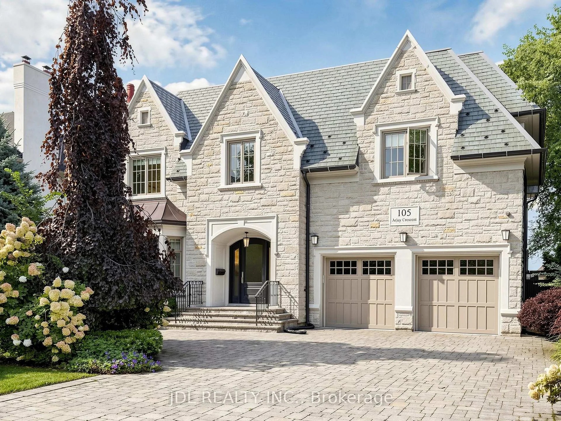 Photo 10 of 105 Arjay Crescent, North York, Bridle Path-Sunnybrook-York Mills — HOMEH