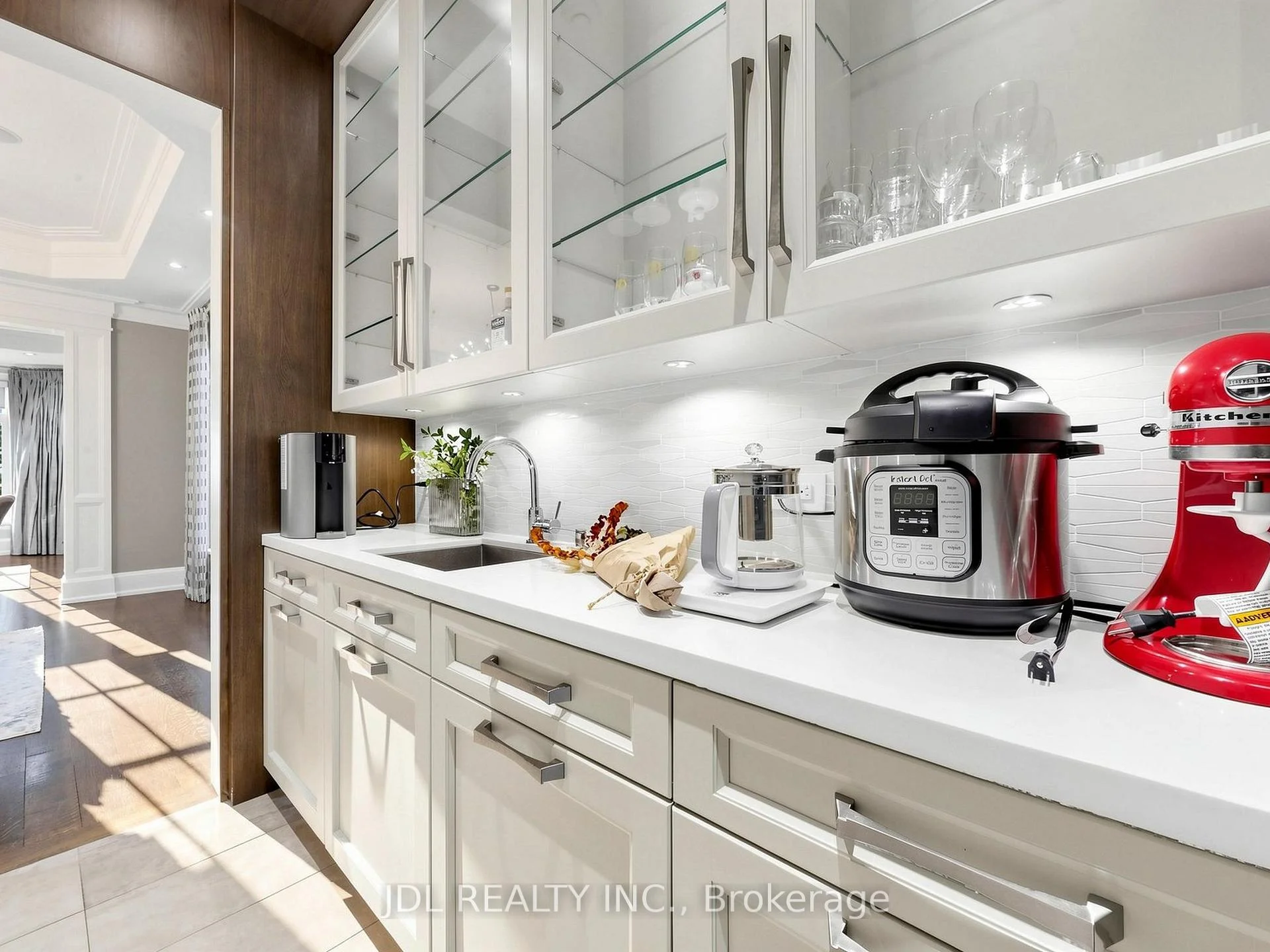 Photo 56 of 105 Arjay Crescent, North York, Bridle Path-Sunnybrook-York Mills — HOMEH